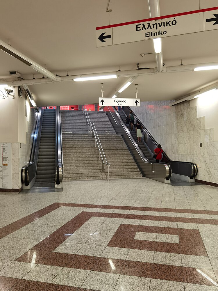 Signs for the Metro platforms