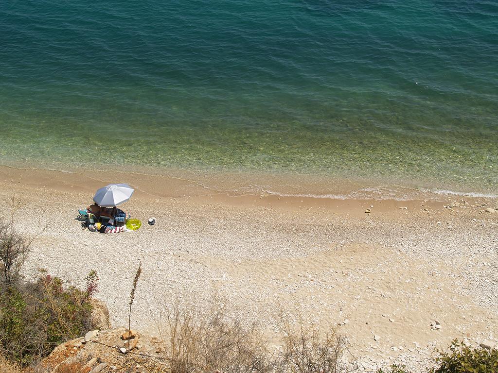 Η παραλία του νεκροταφείου